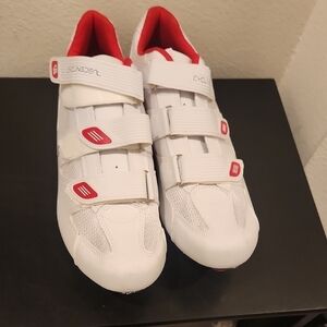 Cyclingdeal White and Red Cycling Shoes